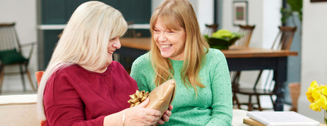 19 Gift Ideas for Someone with Dementia: A Guide by Stage