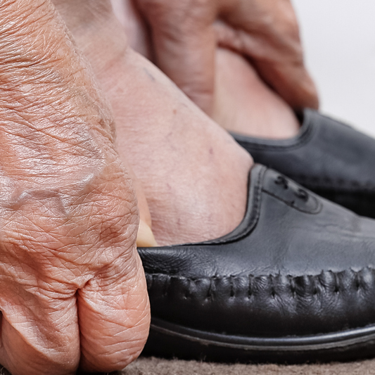 How To Find The Best Shoes For People With Dementia