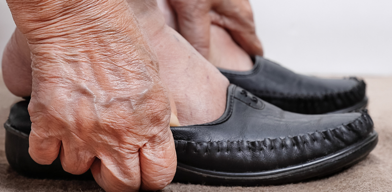 How To Find The Best Shoes For People With Dementia