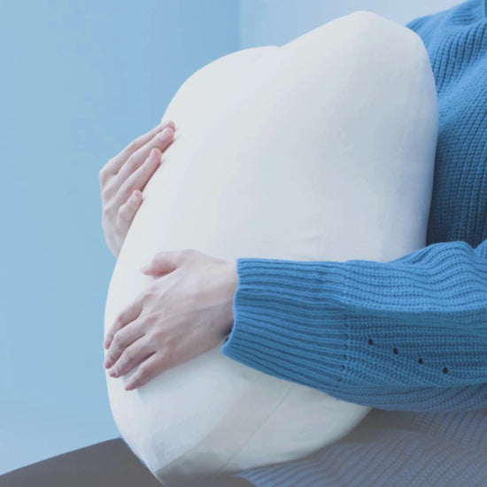 Video of Fufuly Calming Cushion breathing. A person hold the Fufuly cushion with hands rested ontop, Fufuly expands and contracts, to slow the persons breathing.